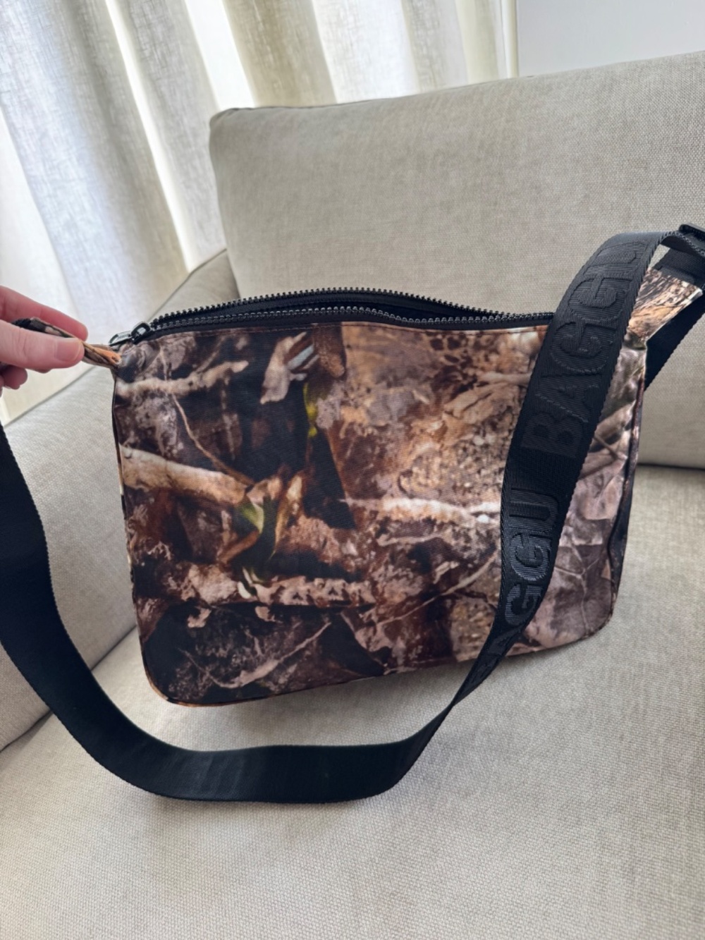BAGGU Camo Print Medium Cargo Crossbody Bag Like New - Picture 3 of 6